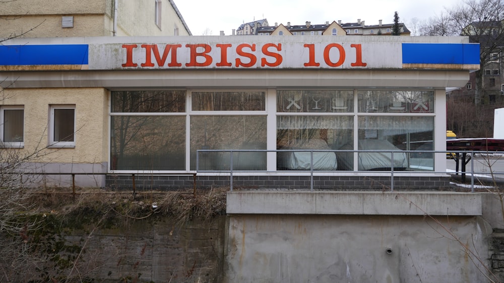 a building with a sign that says imbiss 101