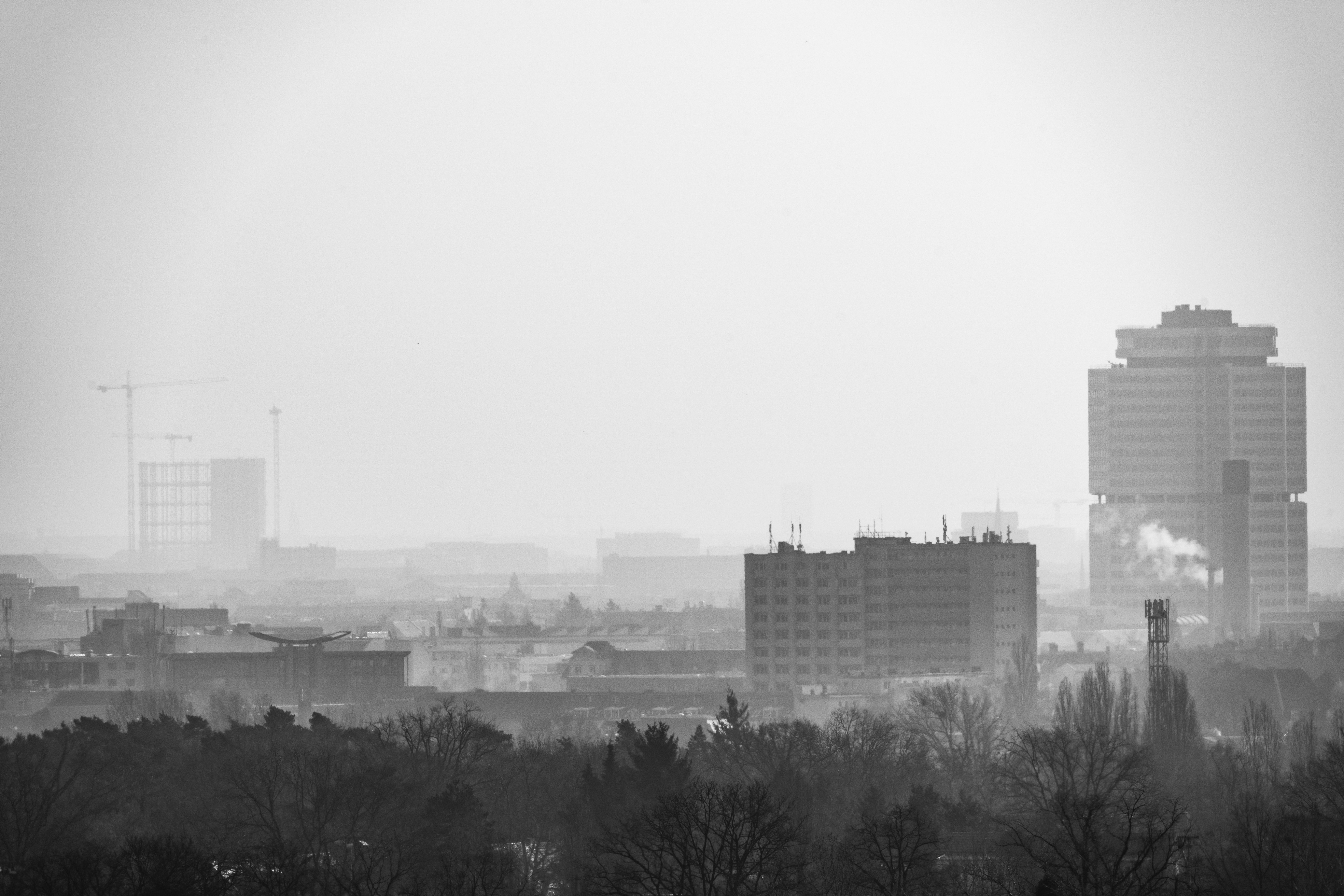 a black and white photo of a city skyline