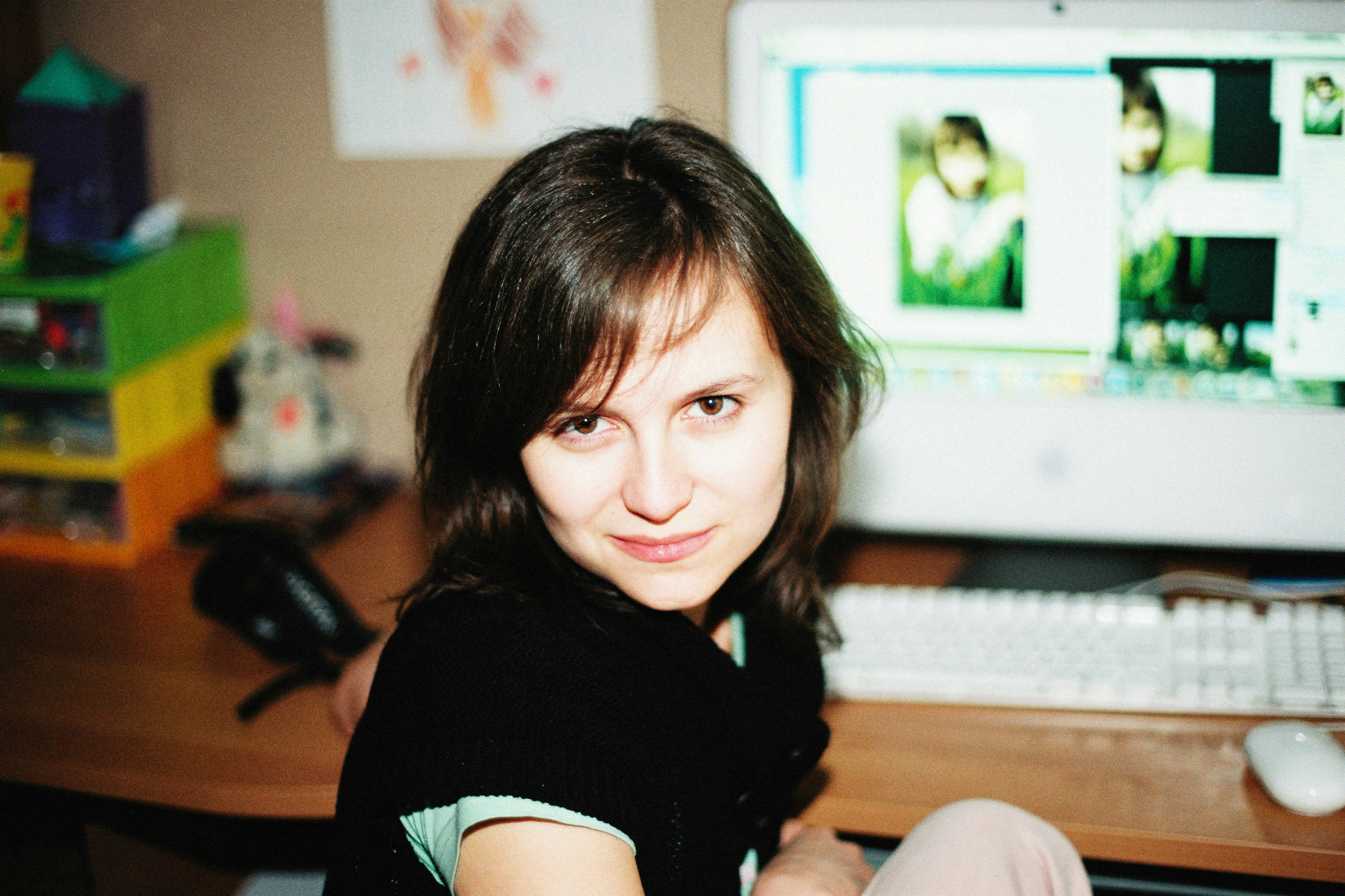 Talk with Hot Girl Online: Fast and Fun Conversations in Free Chat Rooms