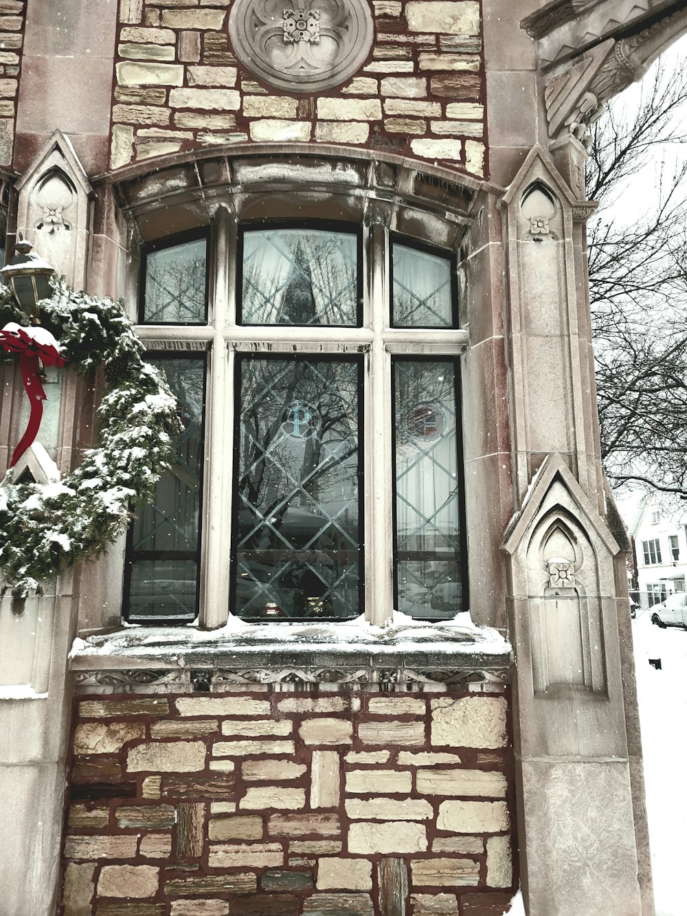 a building with a wreath on the front of it