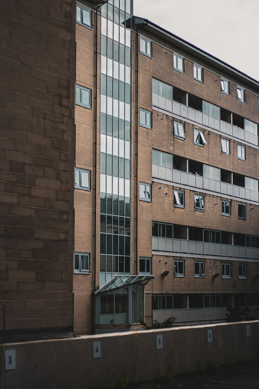 a tall brick building sitting next to a parking lot