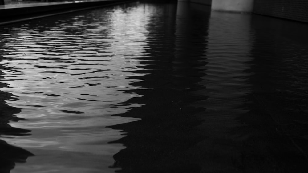 a black and white photo of the water in a canal