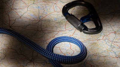 How to Choose a Carabiner — Complete Buying Guide