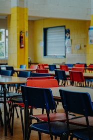 a room filled with lots of tables and chairs