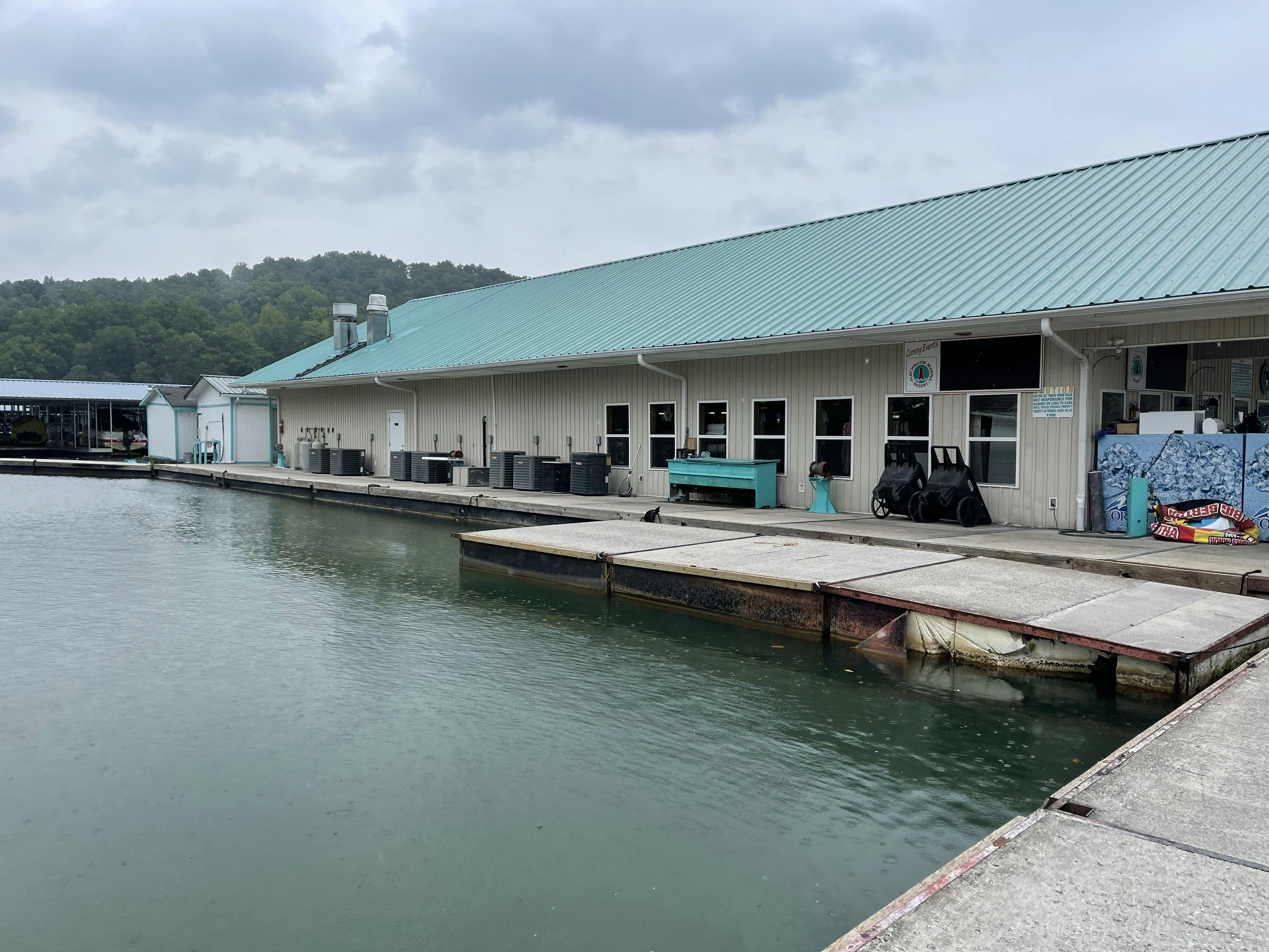 a large body of water next to a building