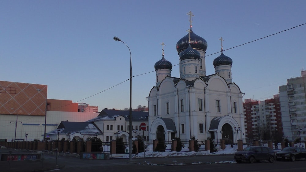 a large white building with a blue dome