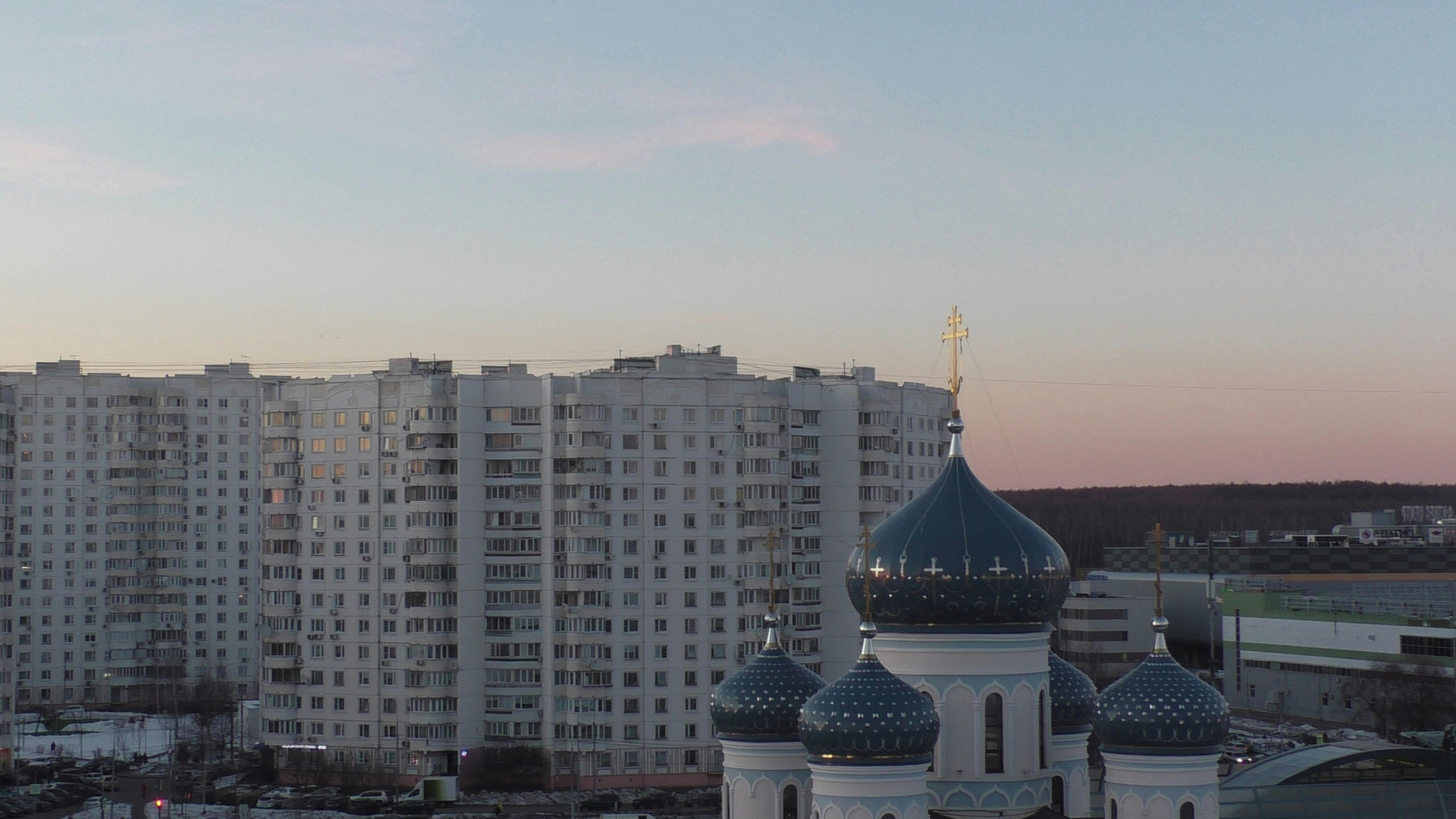 a large white building with a blue dome
