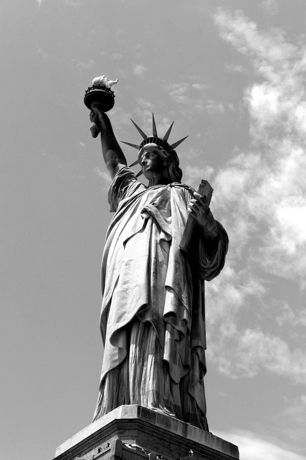 a black and white photo of the statue of liberty