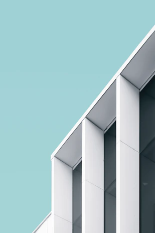 Architectural shot of a building corner featuring crisp white EPS quoins with a reinforced coating under natural daylight.