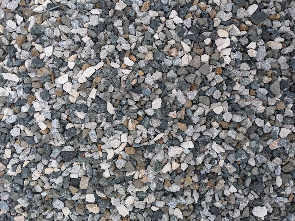 a close up of a bunch of rocks