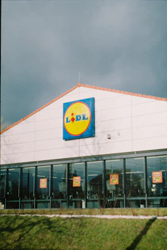 Exterior view of Supermercado Casa do Produtor with clear signage.