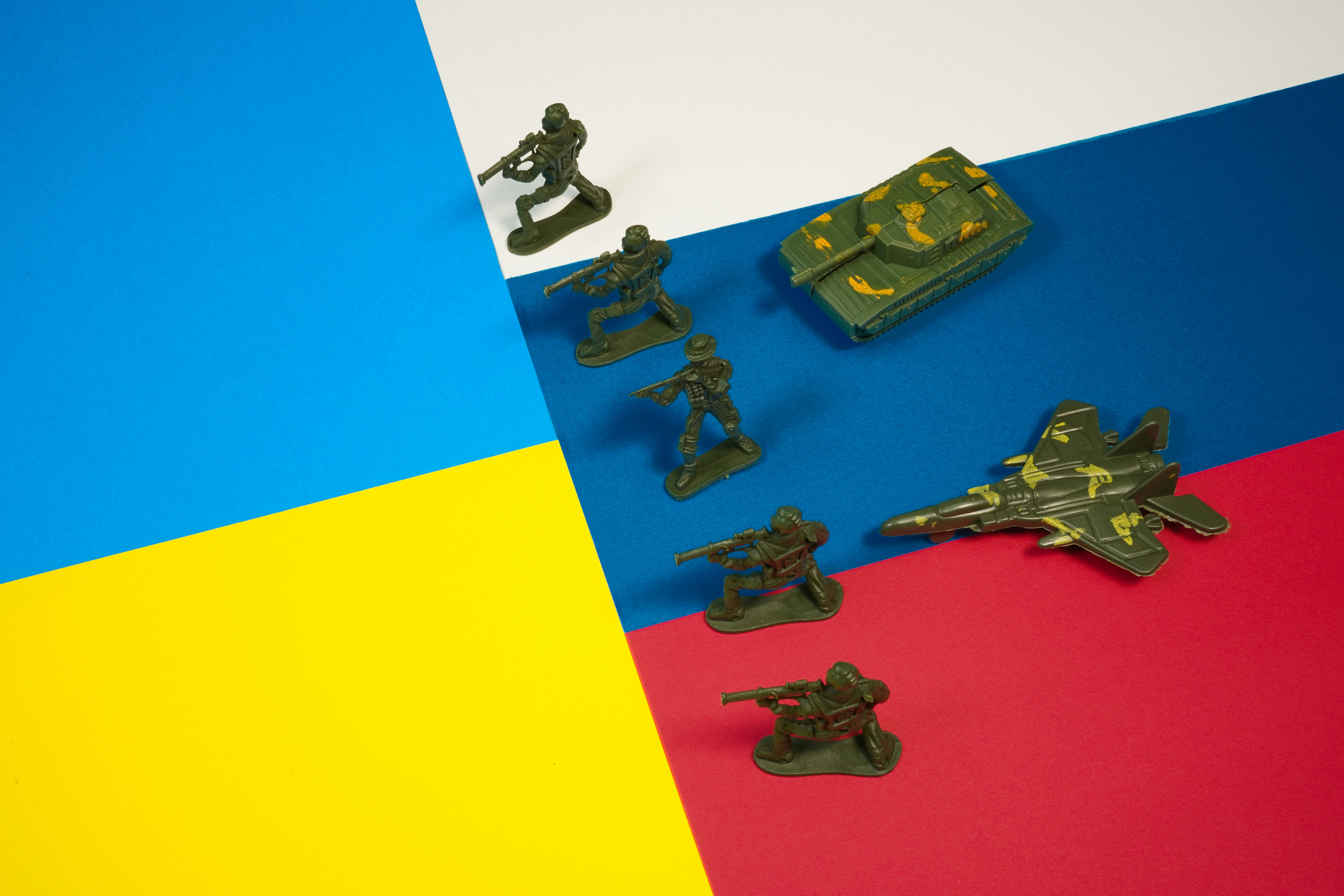 a group of toy army figures sitting on top of a table, Russia,Ukraine,border issues