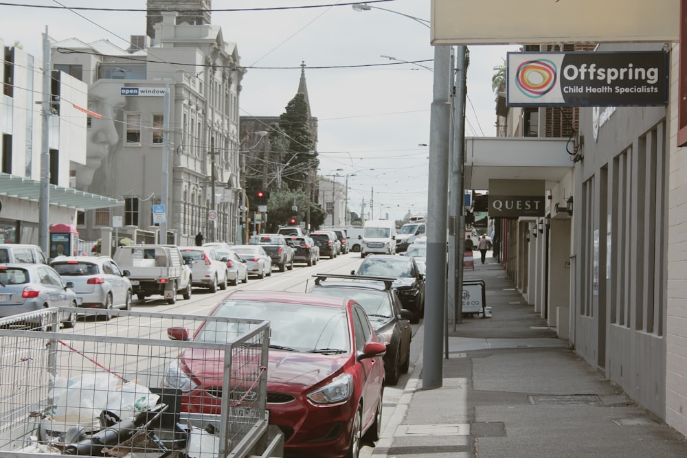 a city street filled with lots of parked cars