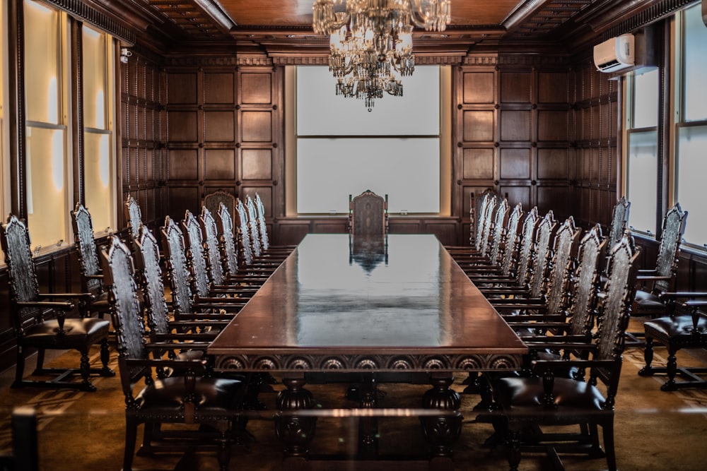 a large conference room with a chandelier hanging from the ceiling