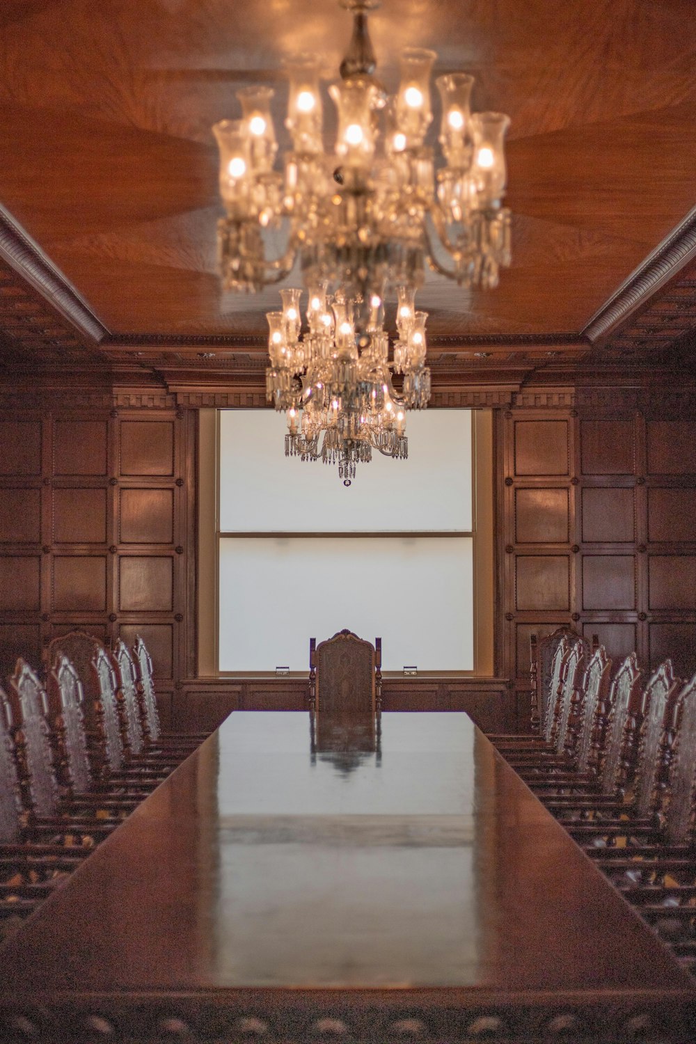 a large conference room with a chandelier hanging from the ceiling