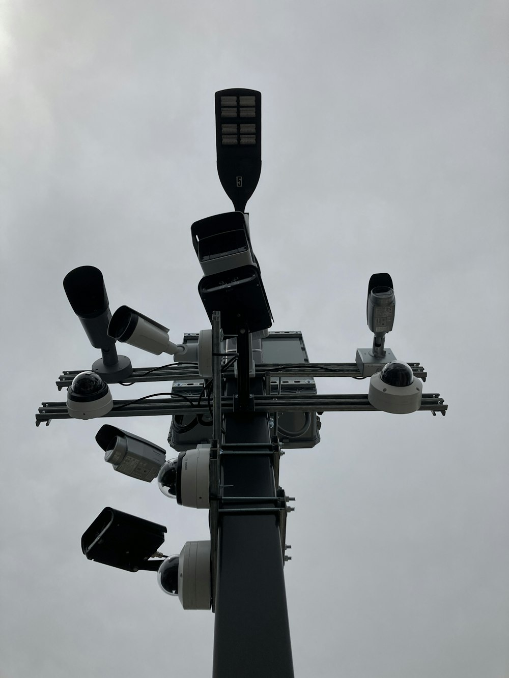 a traffic light with multiple cameras attached to it