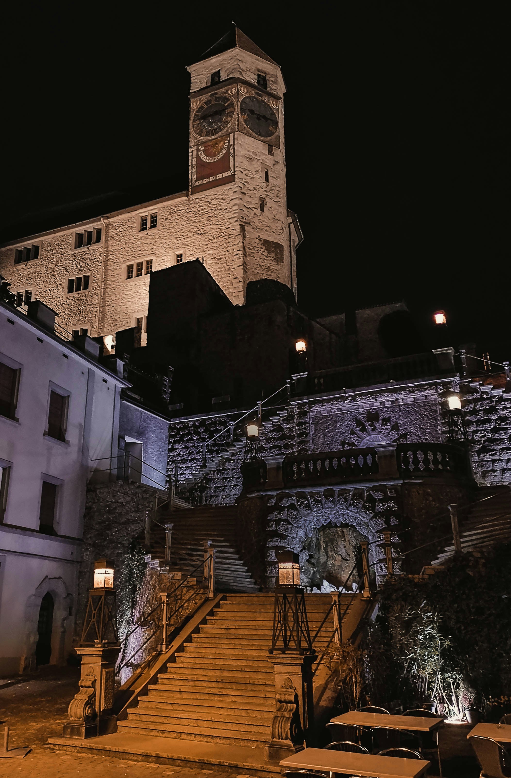 A silhouette of a castle against a starry night sky.