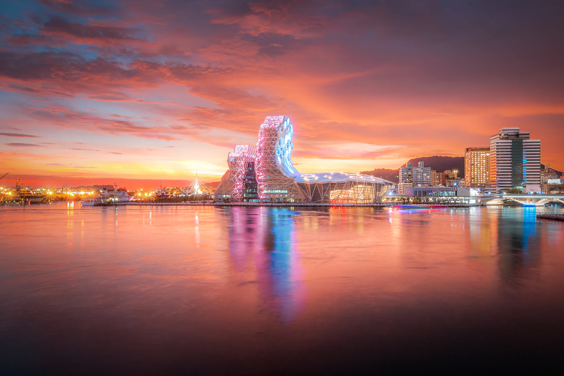 black and white bed linen