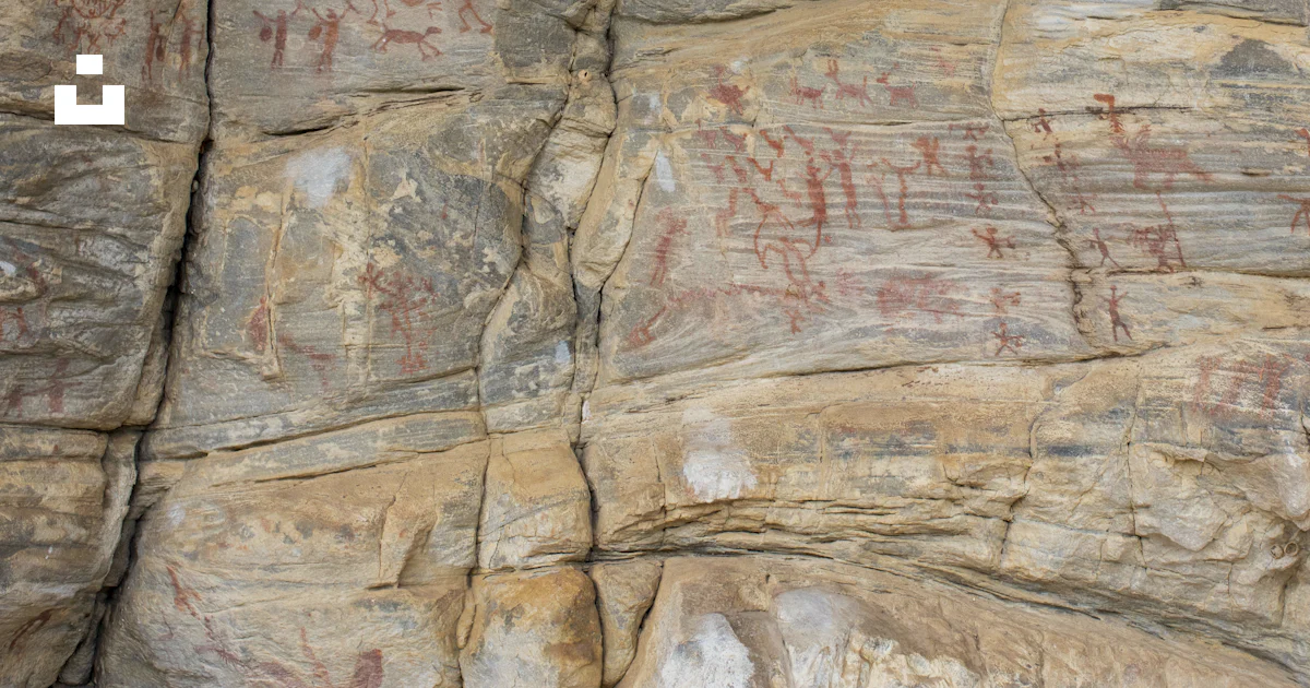 Written On Rocks A large rock with some writing on it photo – Free Brown Image on Unsplash