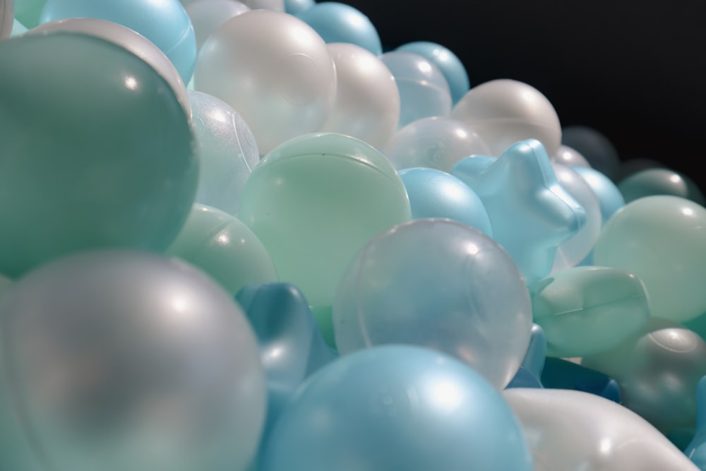 a bunch of balloons that are blue and white