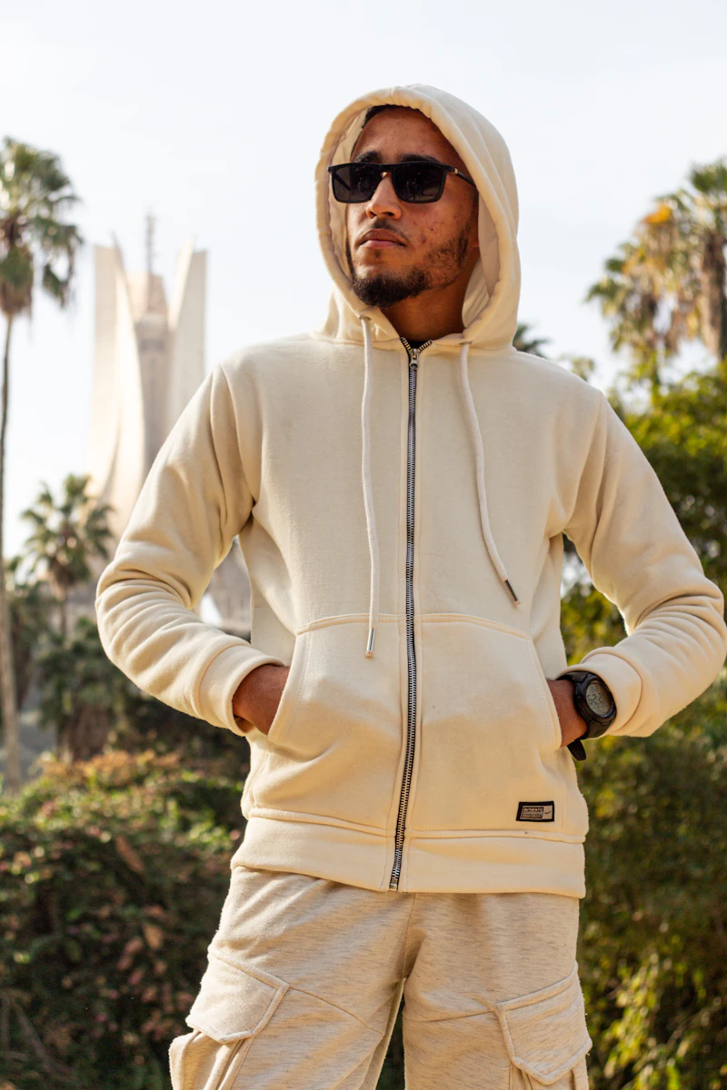 Arrow-Graphic Hoodie