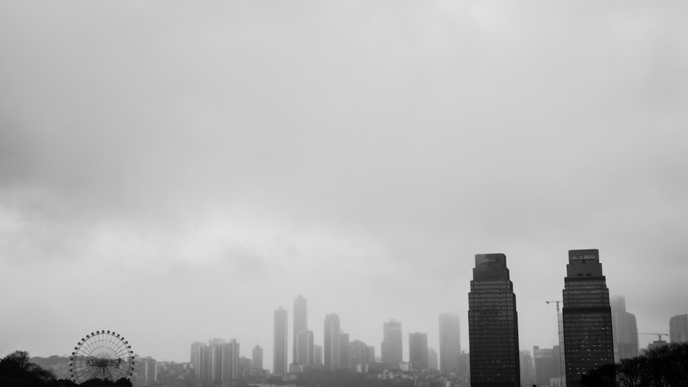 a black and white photo of a city skyline