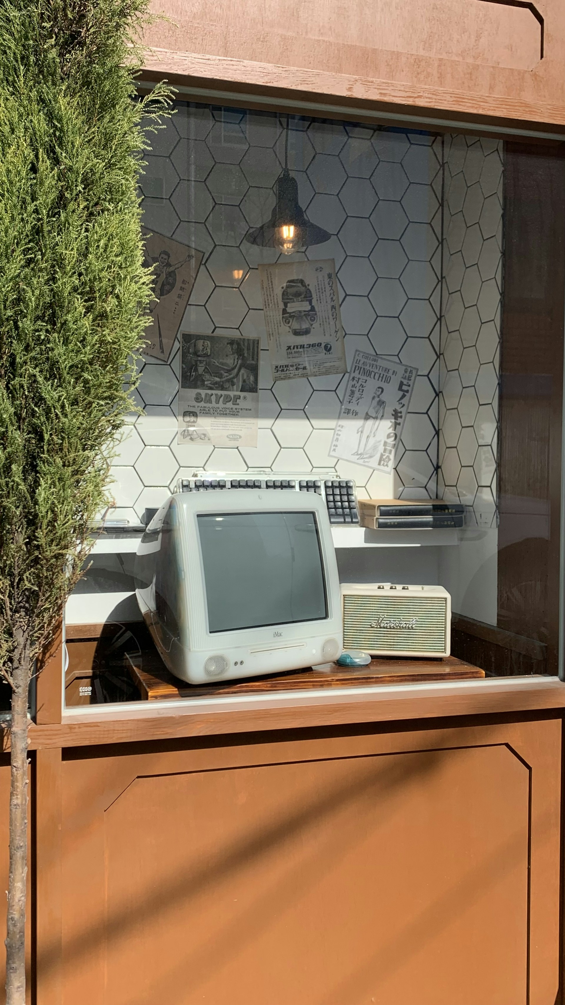 gray computer monitor