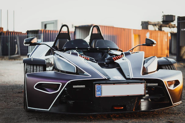 Side profile of the 2-door buggy highlighting its compact size and sporty wheels