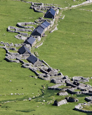 Cozy 14th-century stone cottage nestled within the medieval fort of Flaujac at Espalion.