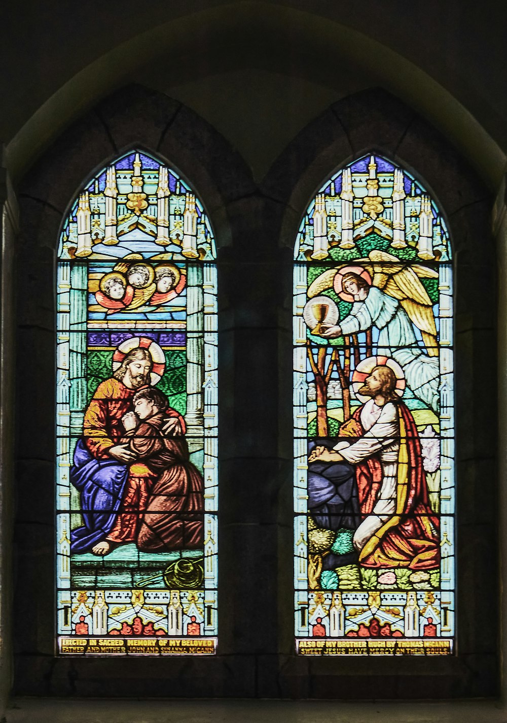 Una vidriera que representa el nacimiento de Jesús