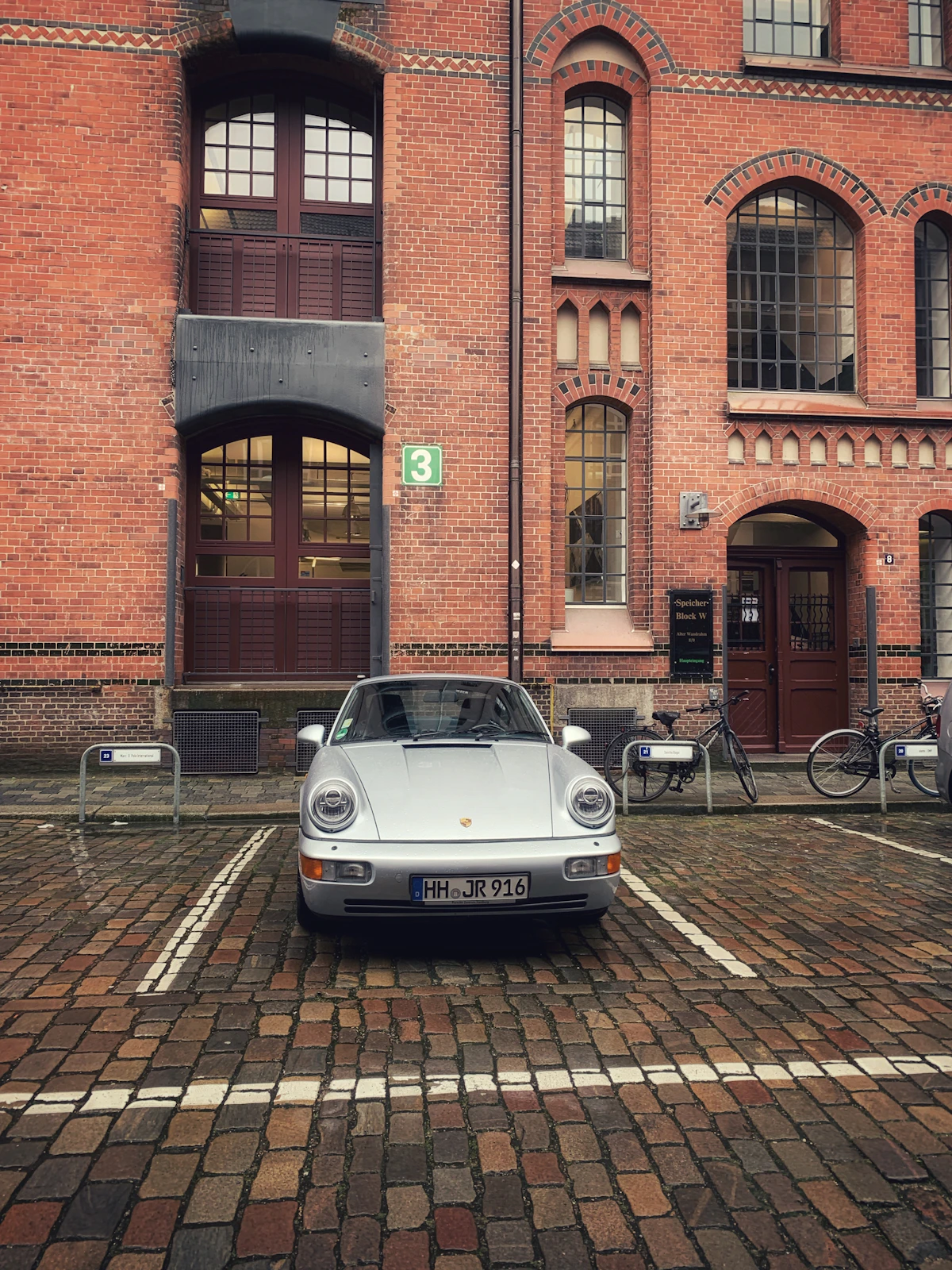 Porsche 911 2.4 T — photo 2