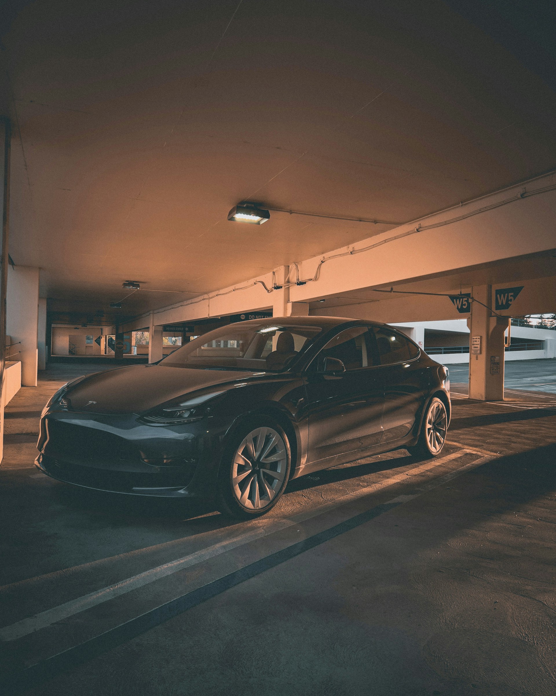 gray computer monitor