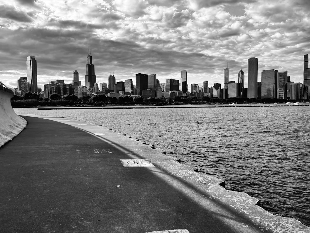 a black and white photo of a city skyline