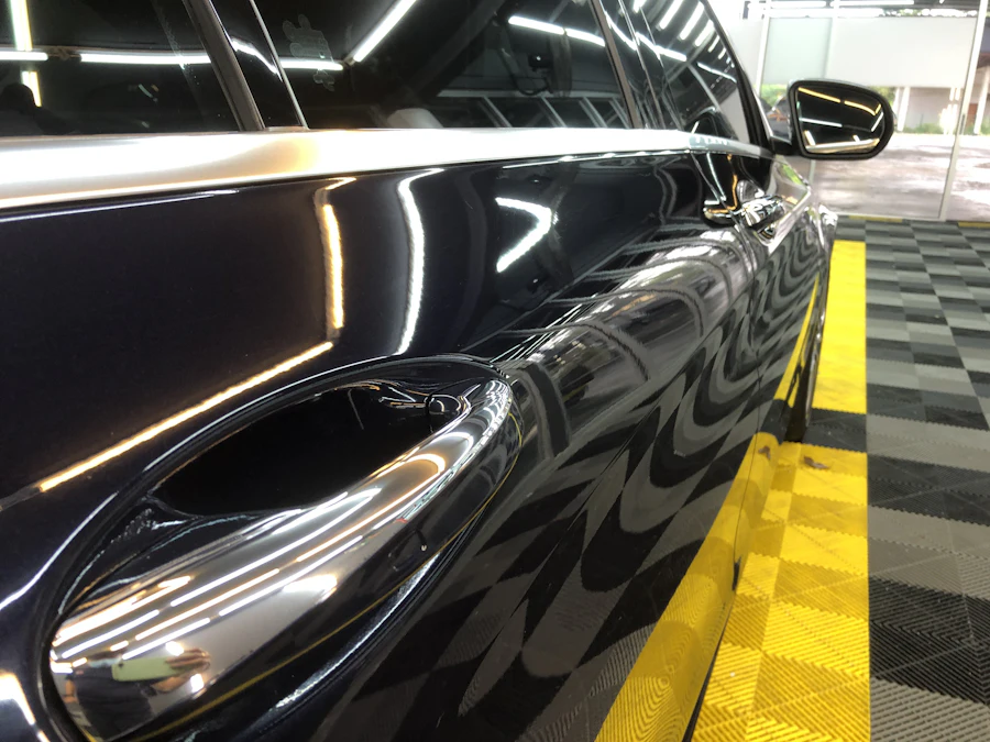 Vehicle in a structured workshop setting