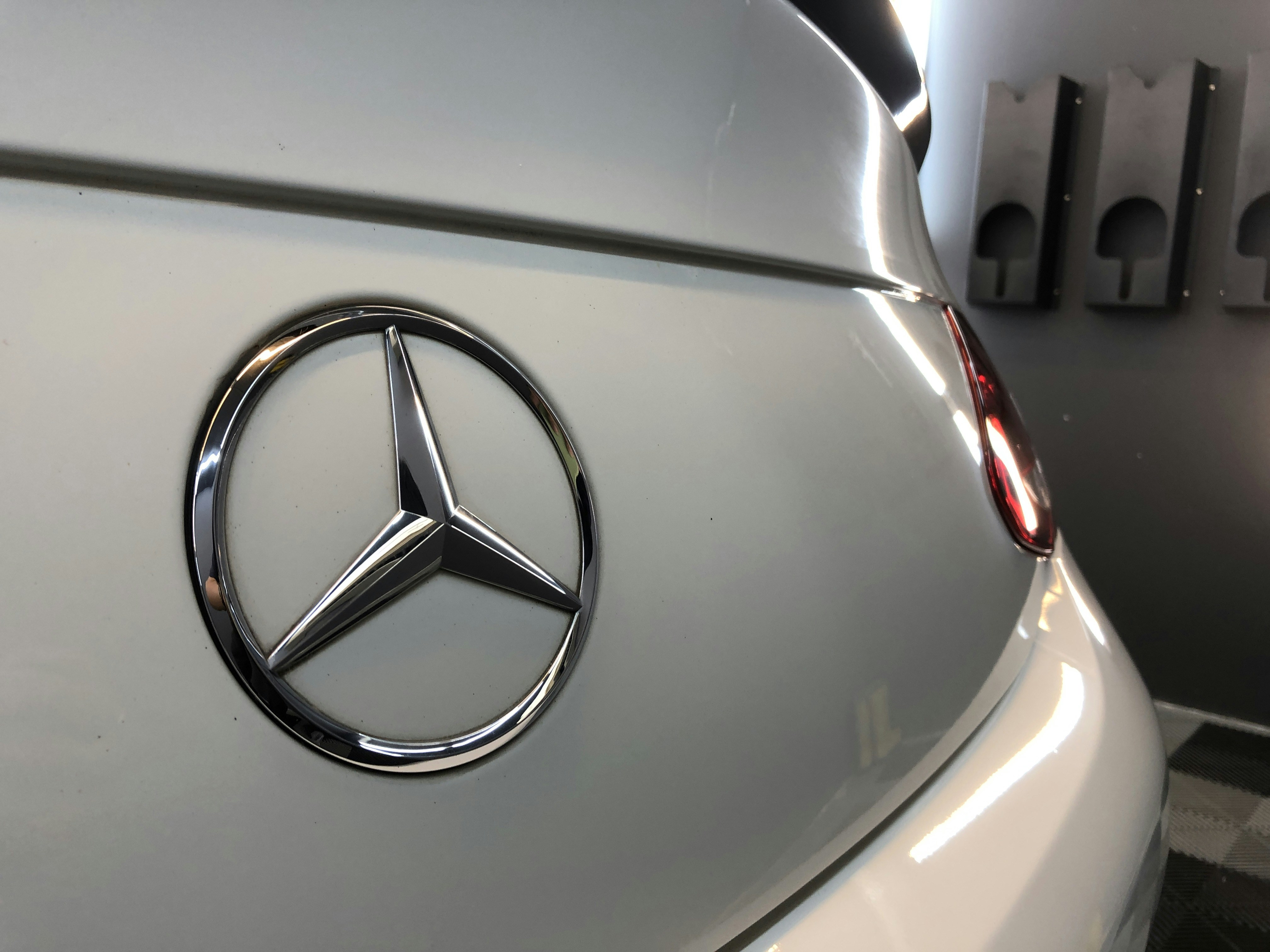 a close up of a mercedes logo on a car