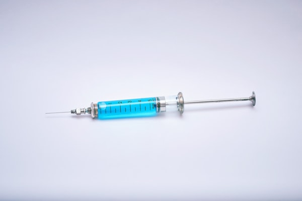 Medical syringe and needle