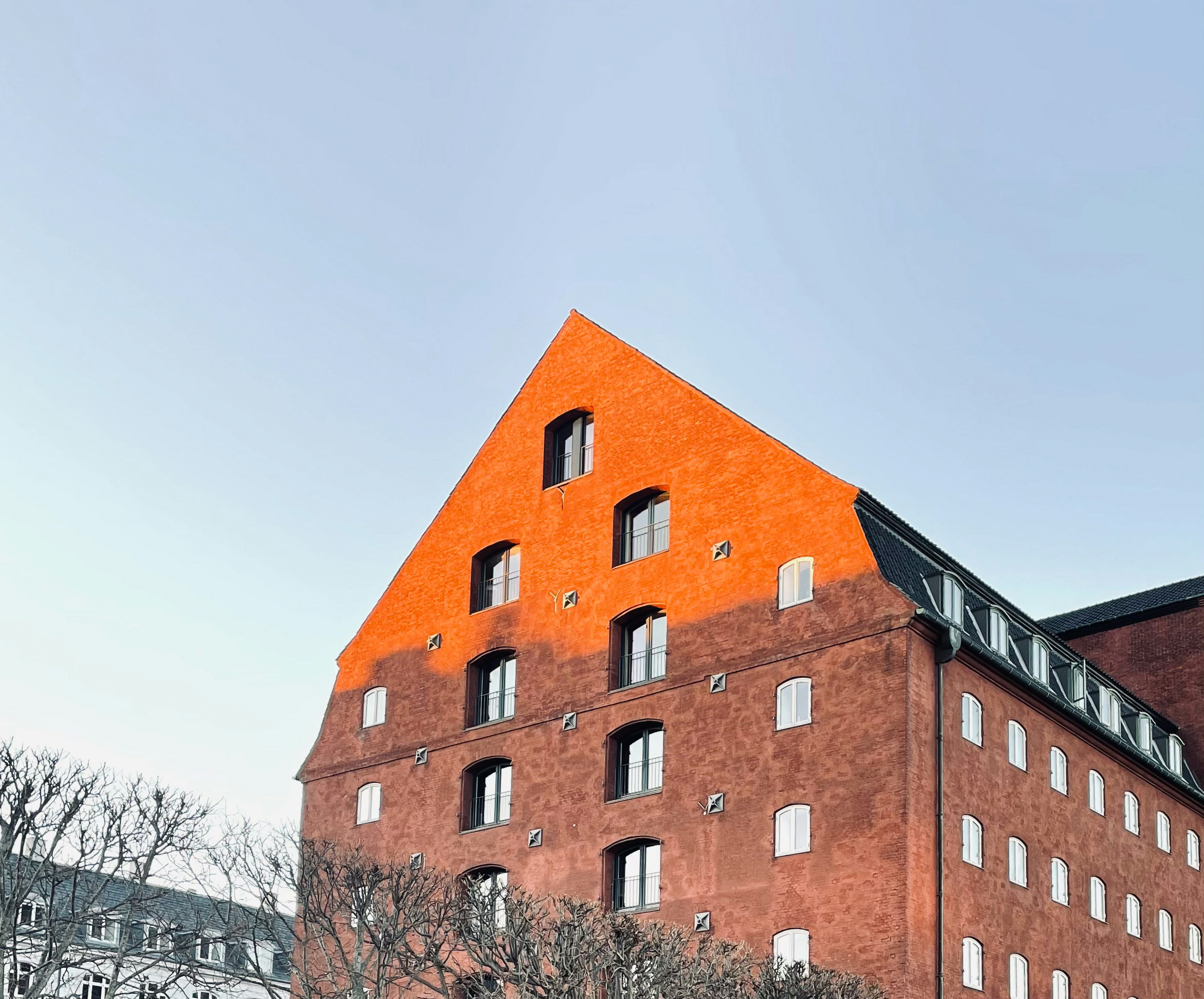 classic brick apartment building in Pilsen - pilsen chicago rent