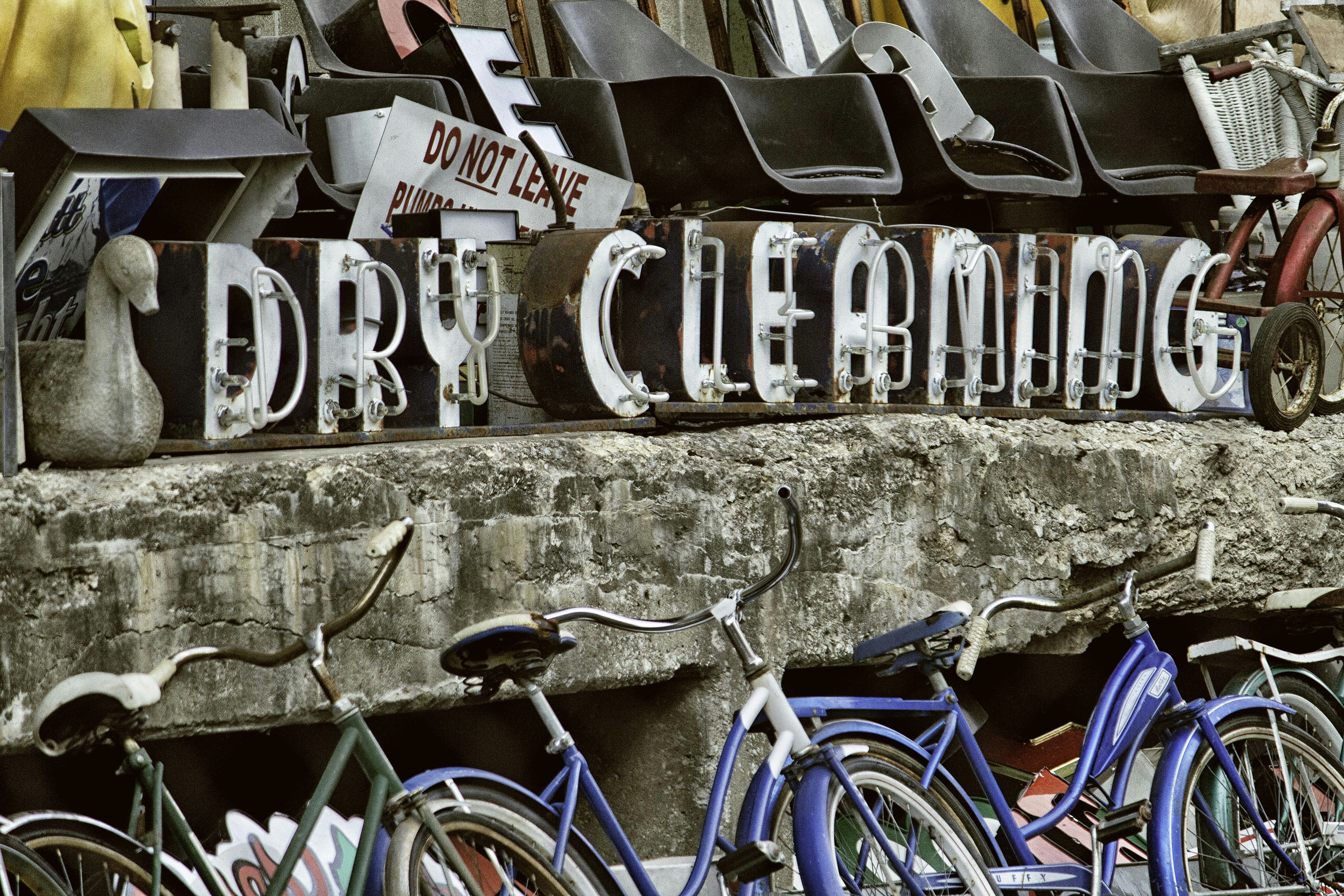 a bunch of bikes parked next to each other