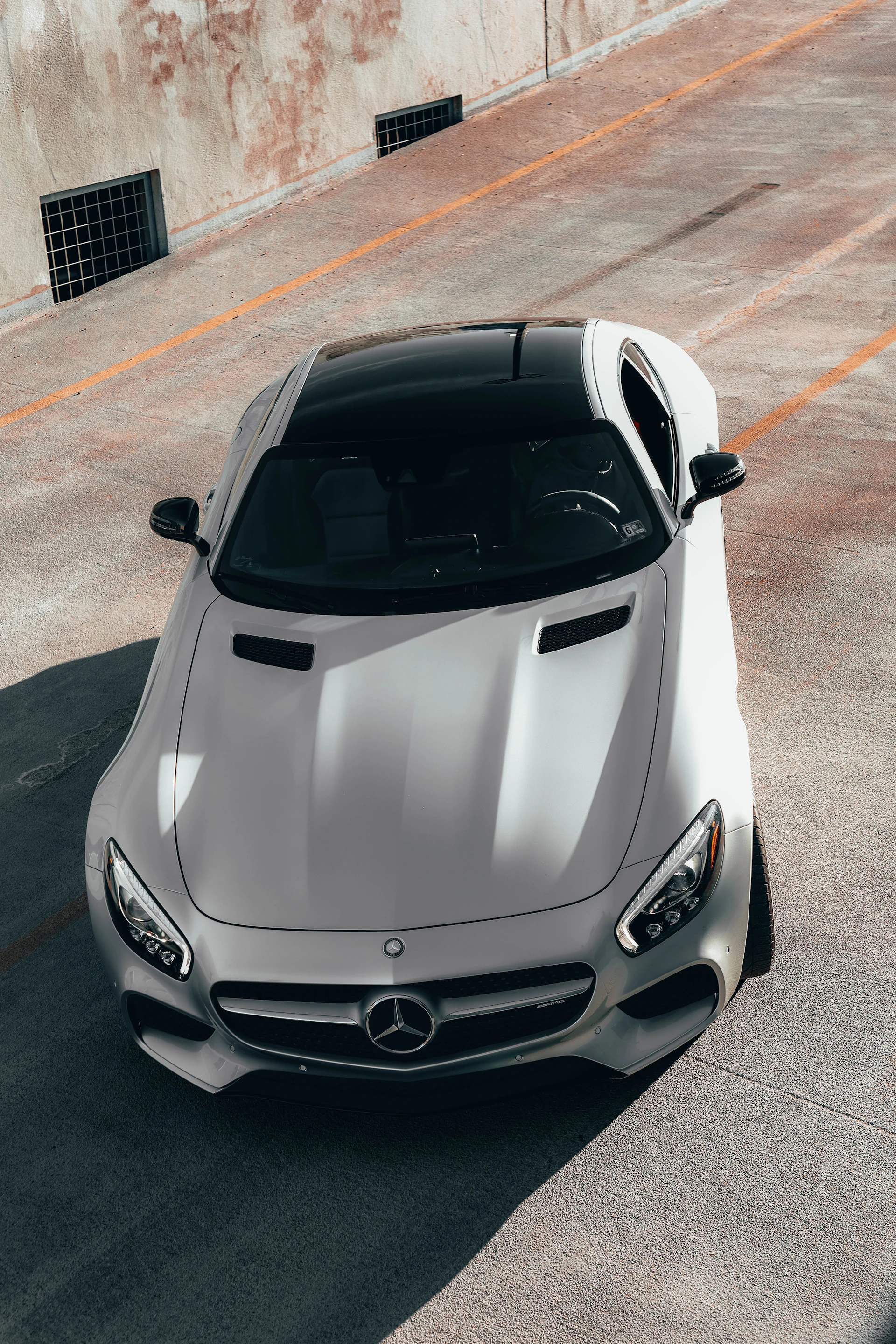 gray computer monitor