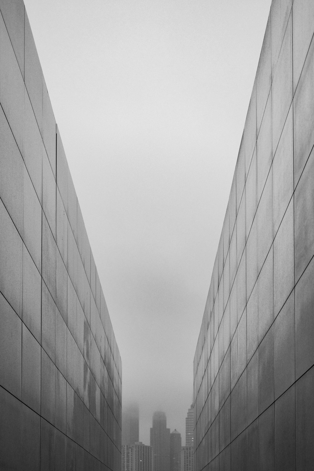 a black and white photo of a city street