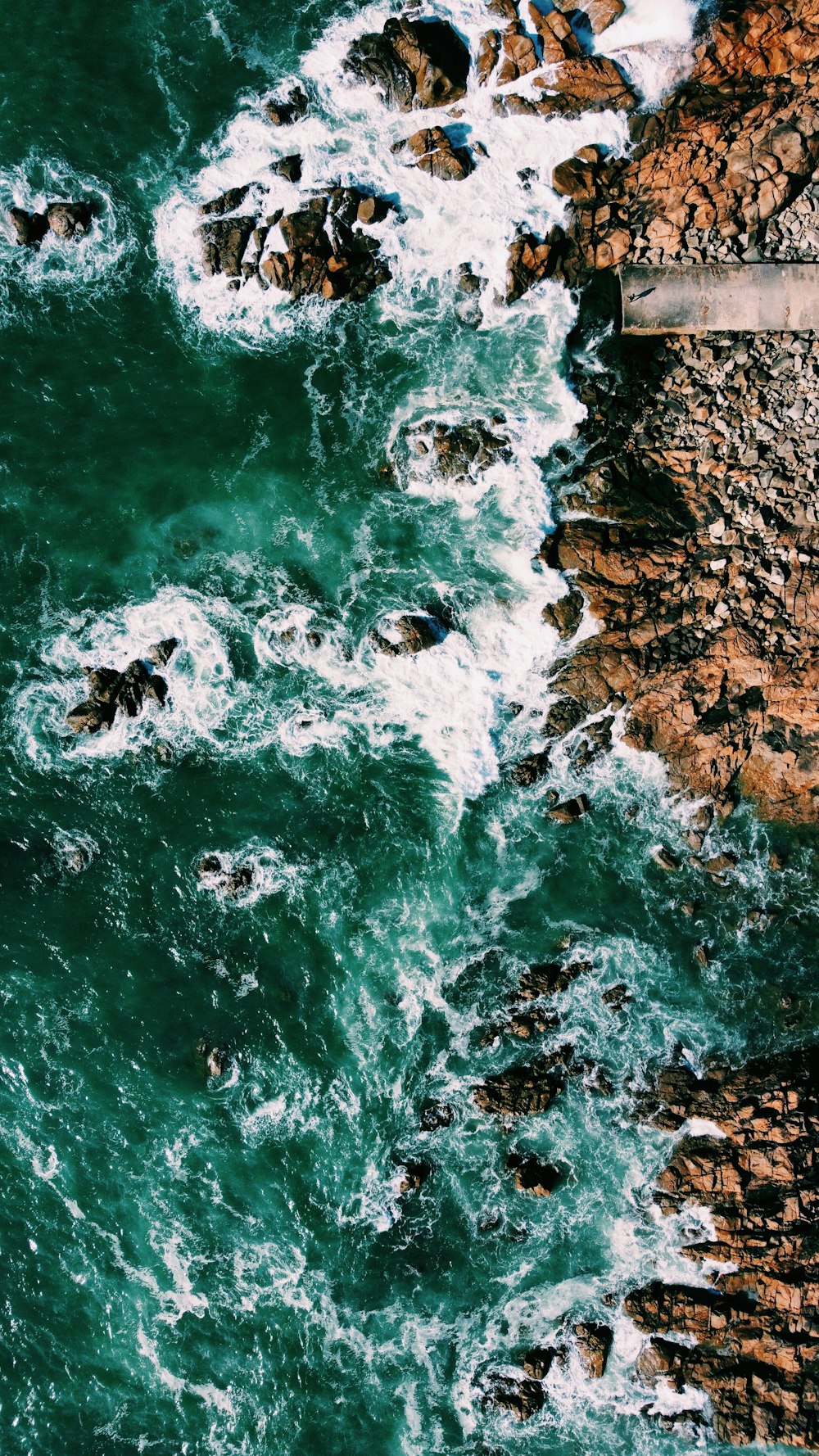 a bird's eye view of a body of water