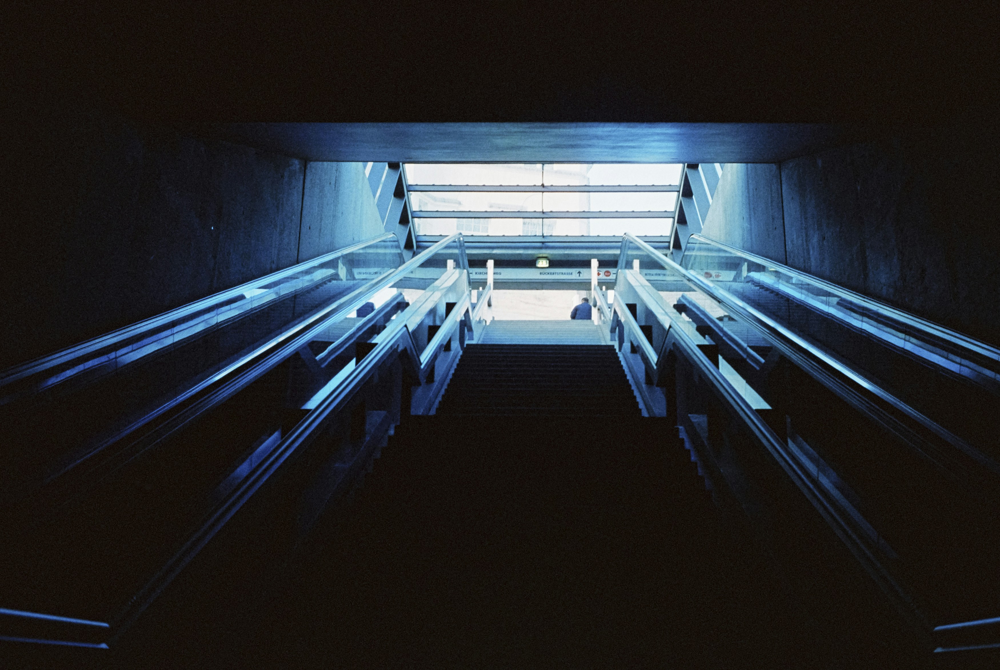 Photo by markusspiske