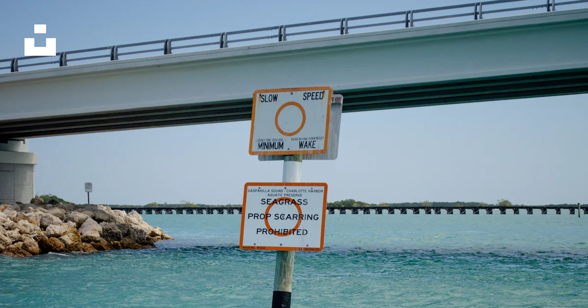 Floating Ocean Sign A couple of signs that are in the water photo – Free Boating in the ...