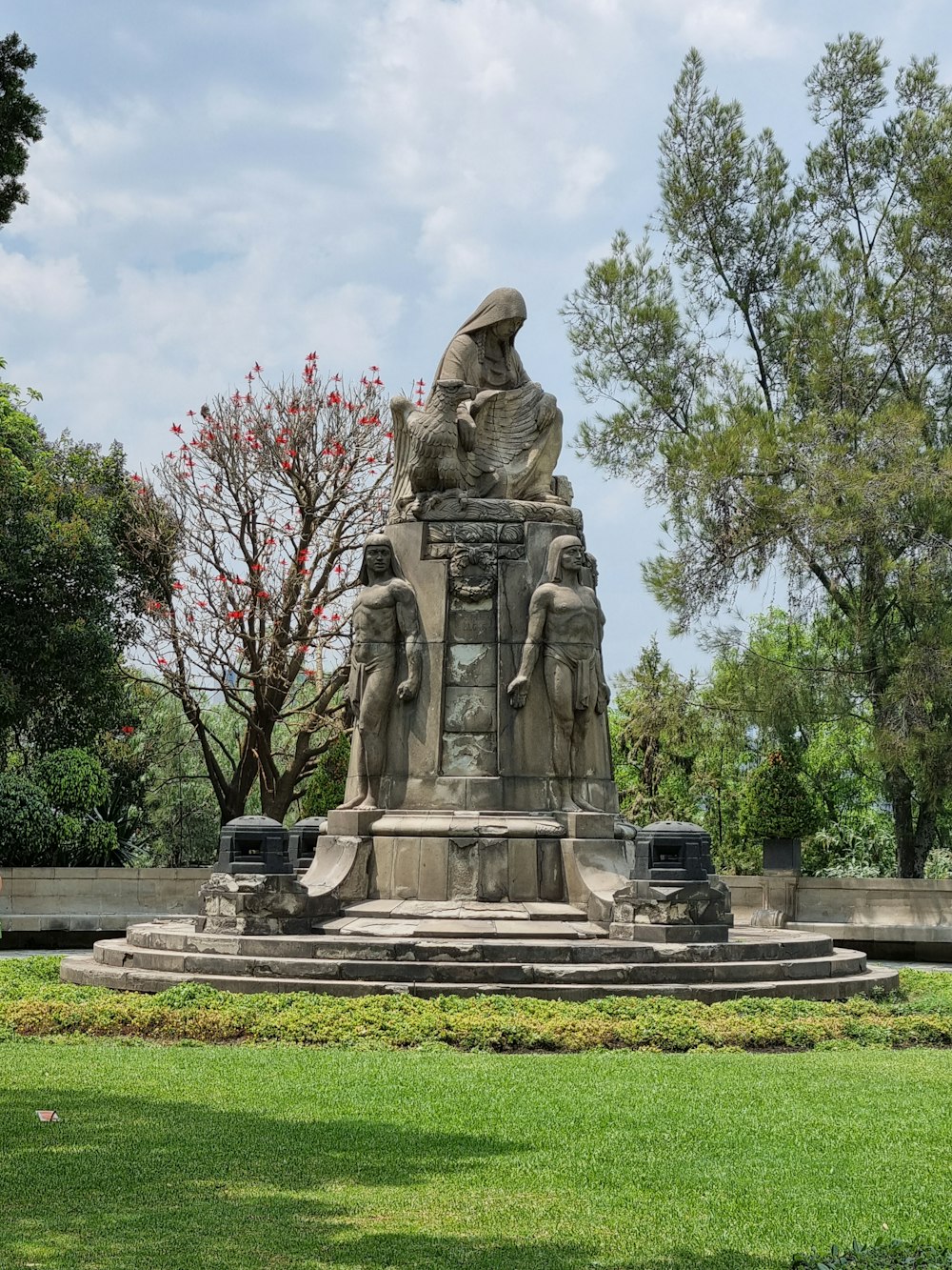 a statue in the middle of a park