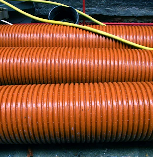 a close up of a bunch of orange hoses
