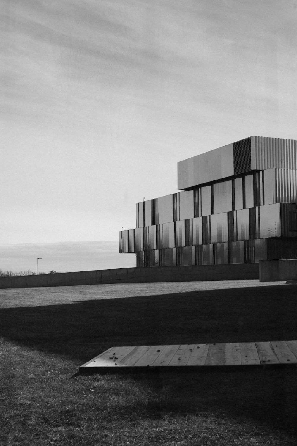 a black and white photo of a building