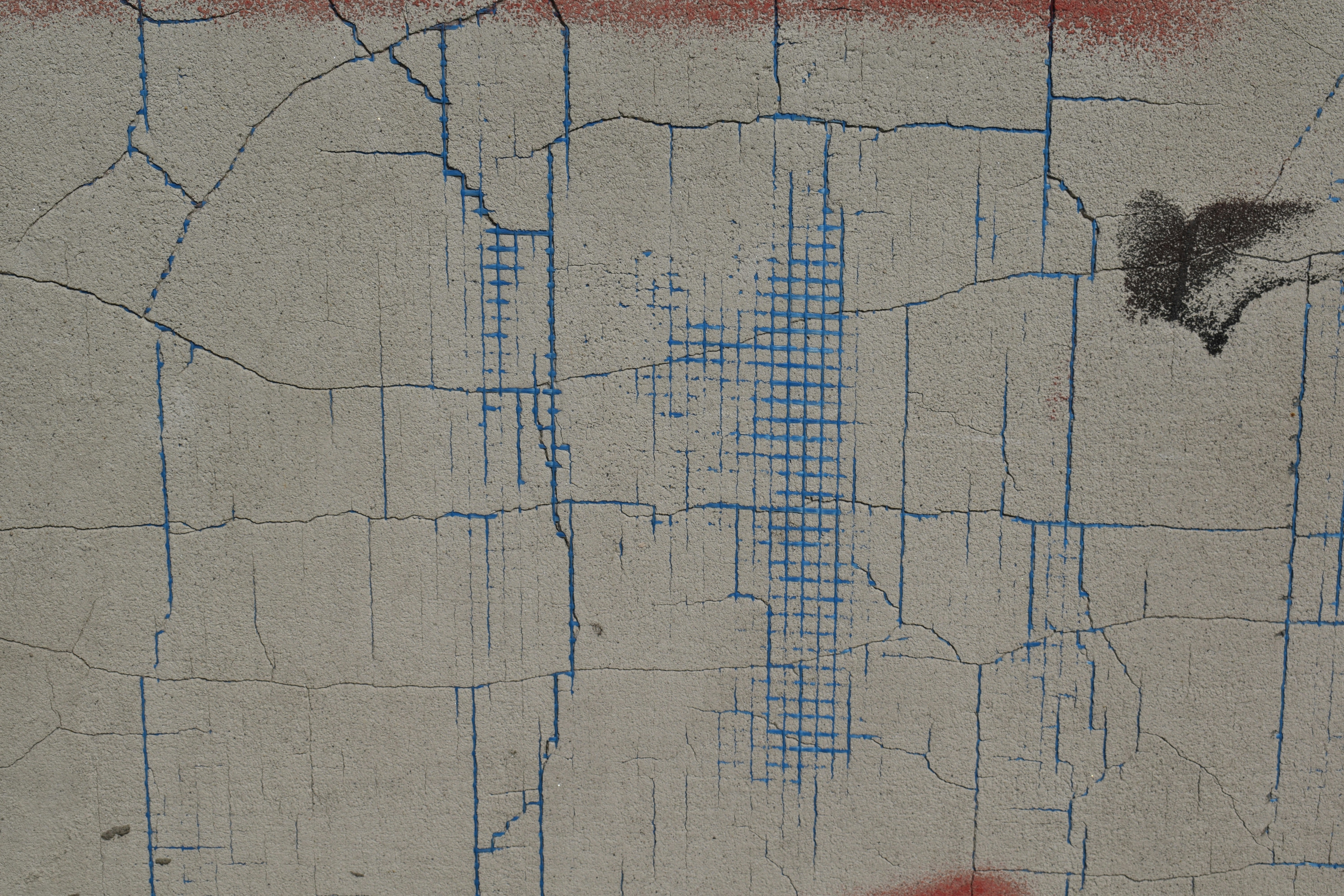 un morceau de papier avec des lignes bleues et rouges dessus