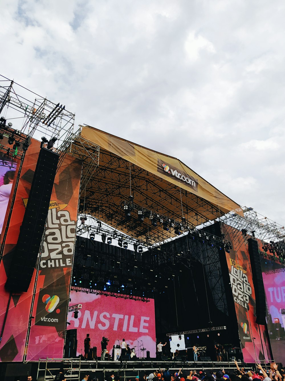 a crowd of people standing on top of a stage