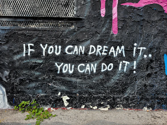 graffiti on a wall that says if you can dream it, you can do it