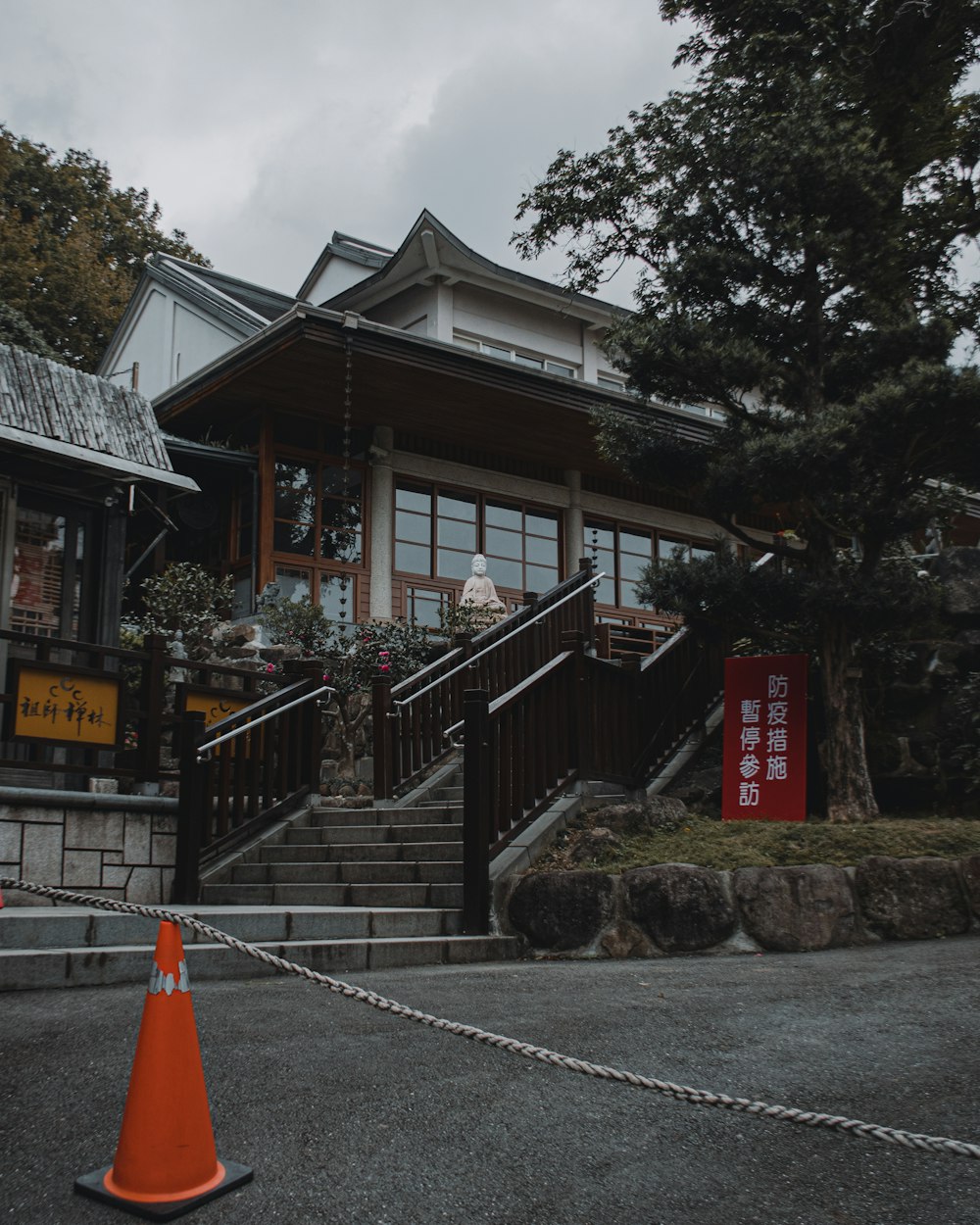 an orange cone is in front of a house